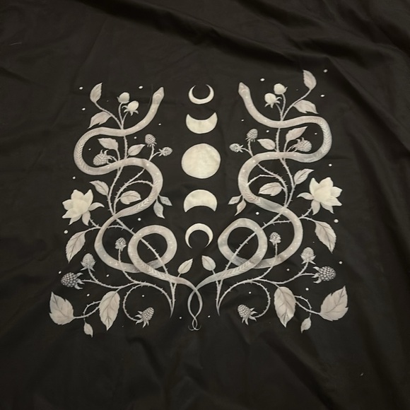 Robe - Picture 3 of 3